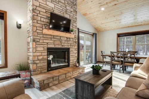 Arkdale Casa | Red Pine Cabin