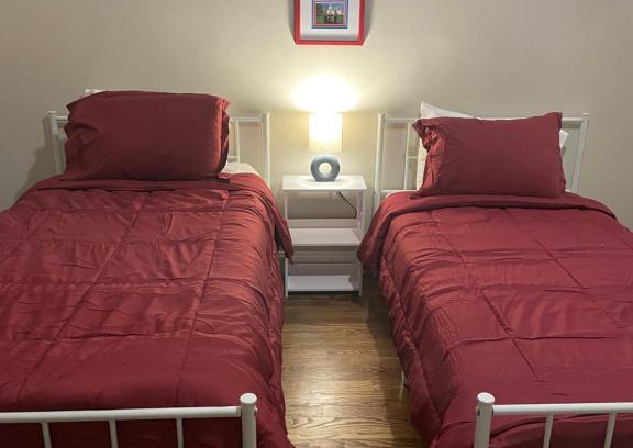 Lynchburg Casa | Red Recluse - Room near Liberty!