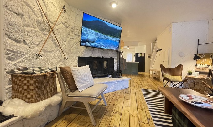 Red River Casa | Red River Getaway- Ski in/Ski Out, Updated Townhome, Best location, Sleeps 10