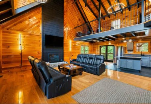 Rogers Casa | Red River Gorge Family Cabin with Hot Tub