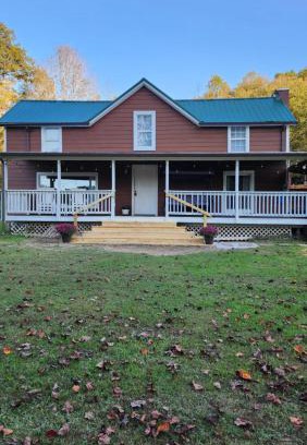 Stanton Casa | Red River Gorge Farmhouse 50 Acres