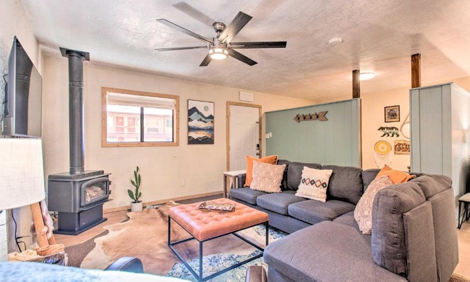 Red River Casa | Red River Retreat Walk to Lifts, Mtn Views!