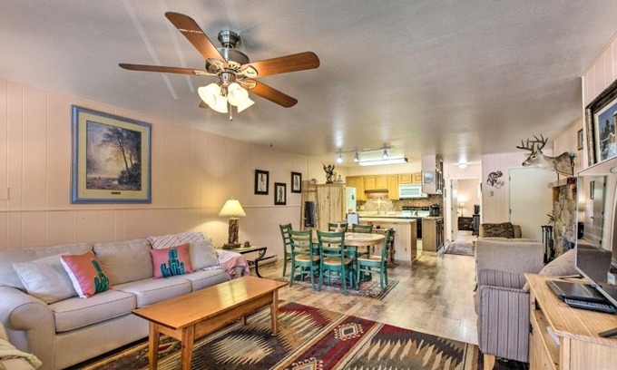 Red River Apartamento | Red River Ski Condo on Main St - Mtn View!