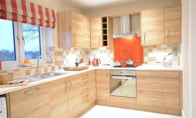 Whepstead Cabaña | RED ROBIN, WHEPSTEAD, pet friendly, with a garden in Bury St Edmunds