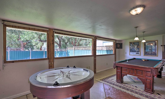 Moab South Valley Cabaña | 'red Rock Rambler' Moab Home w/ Hot Tub & Views!