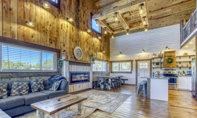 Zion National Park East Entrance Casa | ‼Red Rock Ranch‼ Near Zion's National Park🏞 Hiking Trails🥾 Hot tub💧