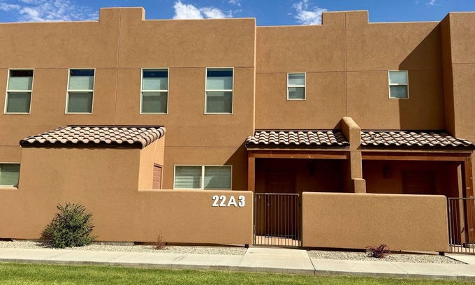 Moab South Valley Casa | Red Rock Views! I Pool & Hot Tub I Trailer Parking I Bike Storage