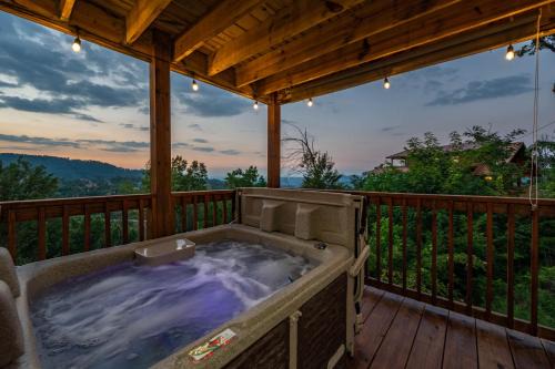 Chalet Village North Chalet De Esquí | Red Roof Chalet of the Smokies