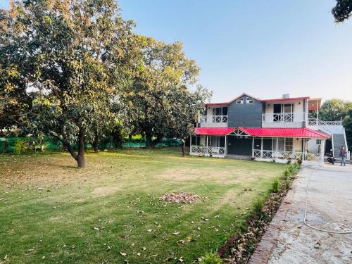 Ramnagar Casa | Red roof in
