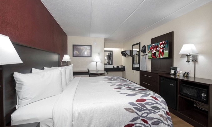 Champaign Hotel | Red Roof Inn Champaign - University