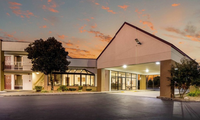 Clarksville Hotel | Red Roof Inn Clarksville