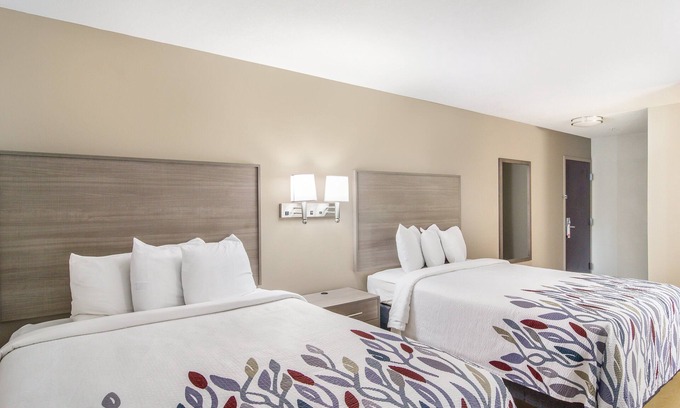 Darien Hotel | Red Roof Inn Darien - I-95/ North Brunswick