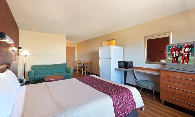 North Little Rock Hotel | Red Roof Inn North Little Rock
