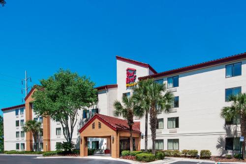 Gainesville Hotel | Red Roof Inn PLUS + Gainesville
