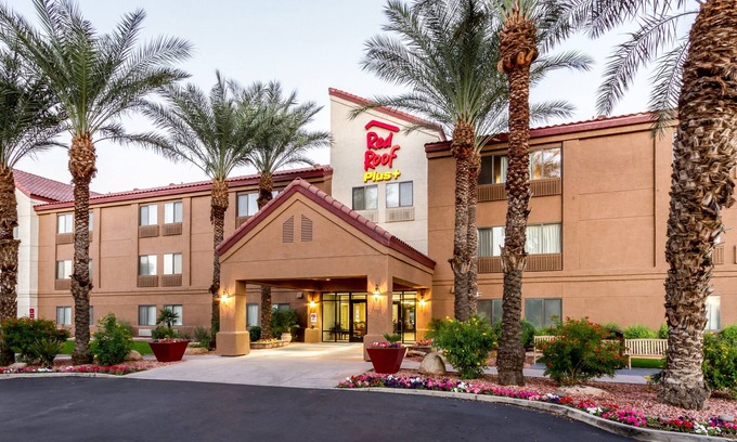 Tempe Hotel | Red Roof Inn PLUS+ Tempe - Phoenix Airport