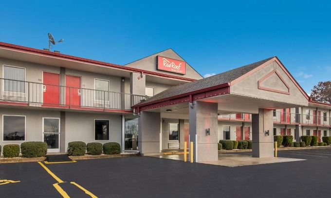 Jackson Hotel | Red Roof Inn & Suites Jackson, TN