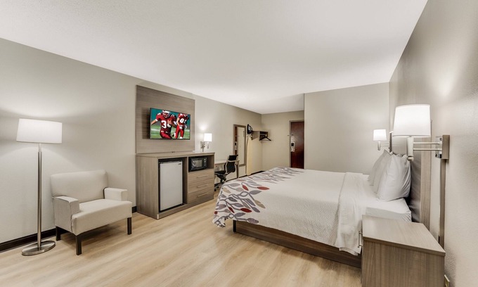 Middletown Hotel | Red Roof Inn & Suites Newport – Middletown, RI