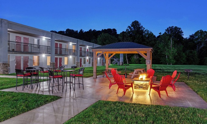 Wilkesboro Hotel | Red Roof Inn & Suites Wilkesboro