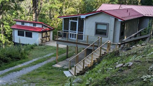 Stanley Casa | Red Roof mountain cabin with Starlink internet!
