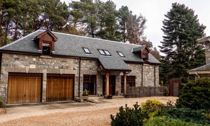 Boat of Garten Casa | Red Squirrel Lodge - Retreat Group