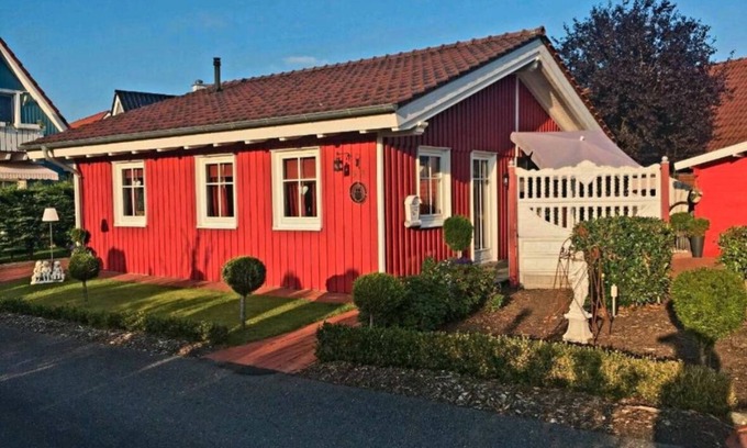 Haseluenne Casa | Red Swedish house pet friendly!
