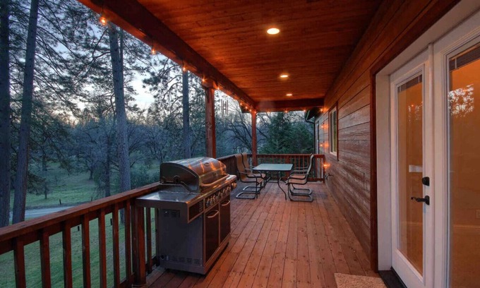 Mariposa Casa | Red Tail Retreat in Mariposa