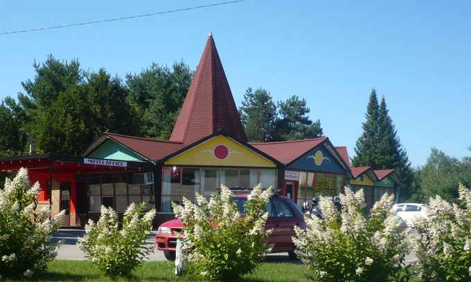 Algoma District Hotel | Red Top Motor Inn