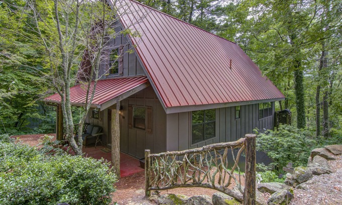 Mirror Lake Cabina | Red Top Treehouse Cabin in Mirror Lake and minutes to downtown-Dog Friendly!