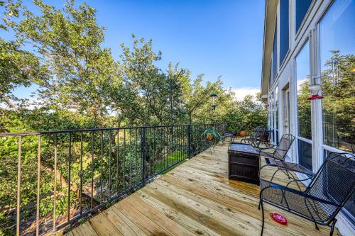 Oatmeal Cabina | Redbird Retreat On Lake Travis