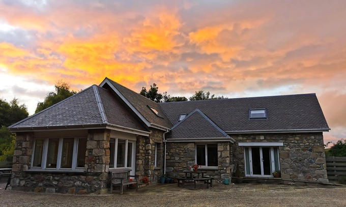 Nairn Cabaña | REDBURN STEADING, pet friendly, country holiday cottage in Nairn