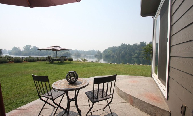 South Bechelli Casa | Redding River House II, Impresionante río Ubicación.