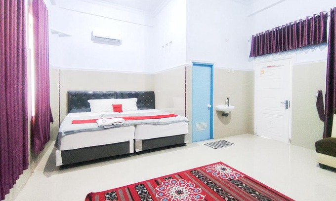 Bangkalan Hotel | RedDoorz at Bangkalan