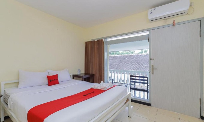 Blimbing Hotel | RedDoorz at CBR Residence Blimbing