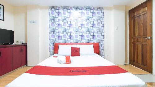 Pinagsama Hotel | RedDoorz at DBuilders Rooms Ph2 Taguig