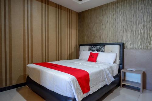 Palu Hotel | RedDoorz at Jalan Emmy Saelan Palu