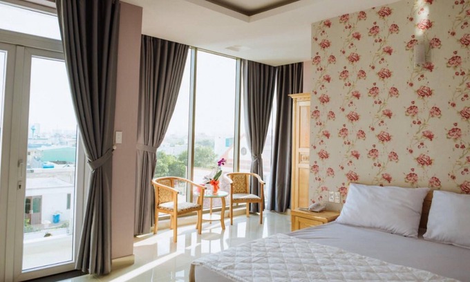 District 9 Hotel | RedDoorz Bao Lam Hotel