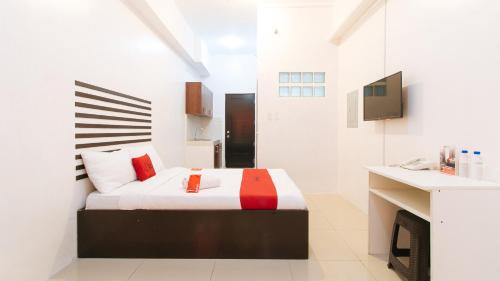 Santa Cruz Hotel | RedDoorz @ Jardin LRT Tayuman Manila
