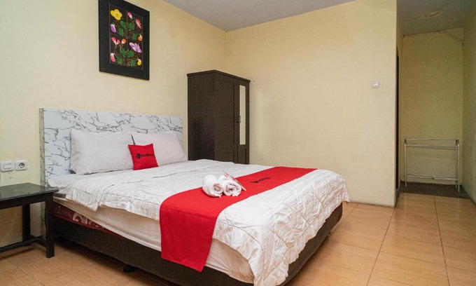 Dinoyo Hotel | RedDoorz near Cyber Mall