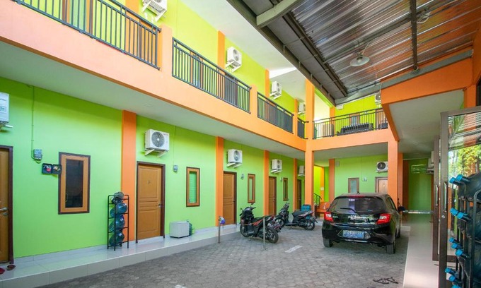 North Cirebon Casa | RedDoorz near Kejaksan Station Cirebon 2
