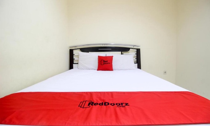 Tanjung Pinang Hotel | RedDoorz near Puskesmas Sei Jang Tanjung Pinang