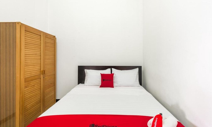 Surabaya Casa | RedDoorz near Widya Mandala University