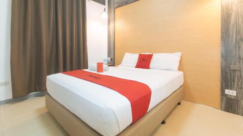 Bago Bantay Hotel | RedDoorz Plus at EDSA Congressional