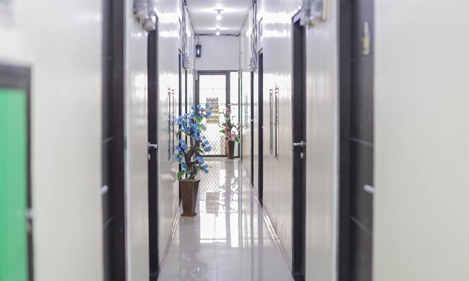 Surabaya Hotel | RedDoorz Plus @ K23 Rungkut Madya