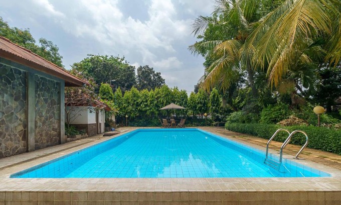 Ragunan Hotel | RedDoorz Plus near Kemang Raya