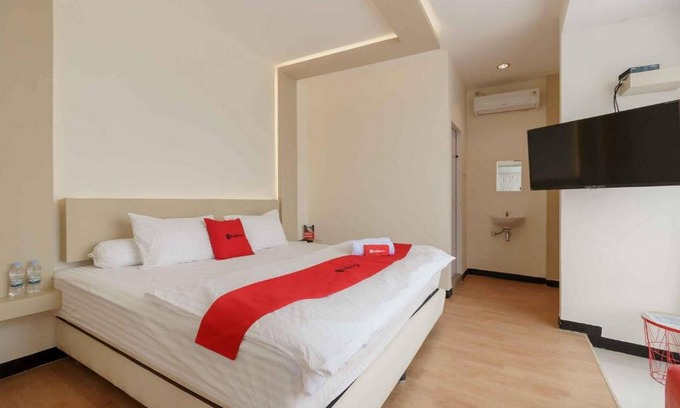 Medan Casa | RedDoorz Plus near Millenium ICT Centre Medan 2