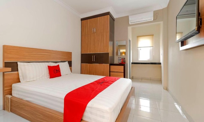Palembang Casa | RedDoorz Plus near Palembang Square Mall