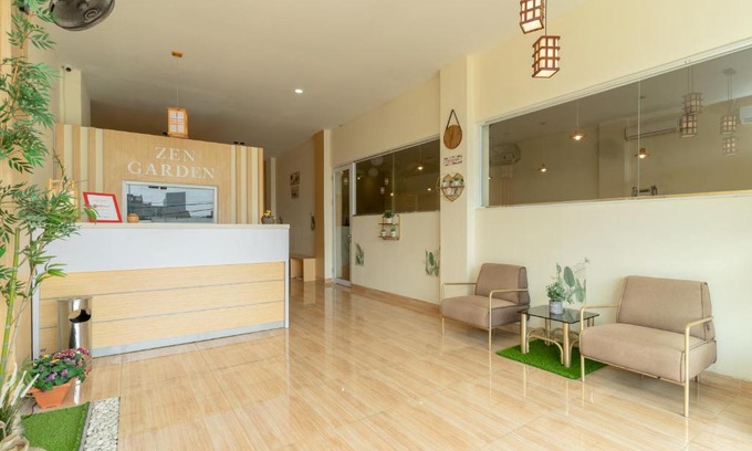 Jelambar Hotel | RedDoorz Plus Near RS Royal Taruma Grogol