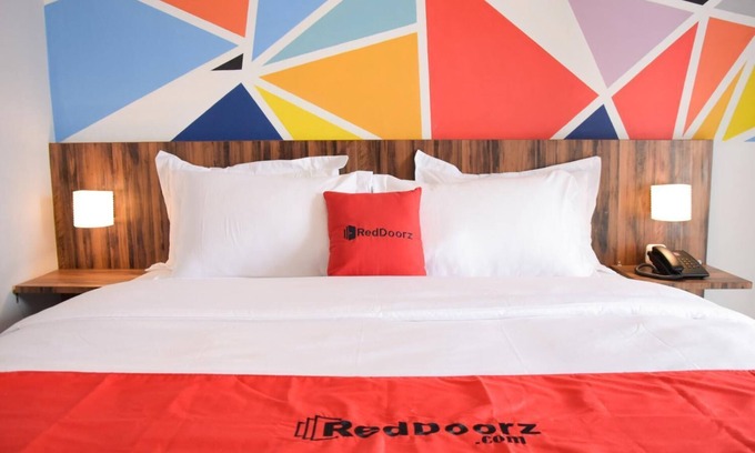 Medan Hotel | RedDoorz Plus near UNIMED Medan