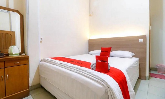 Jambi Casa | RedDoorz Plus near WTC Batanghari Mall