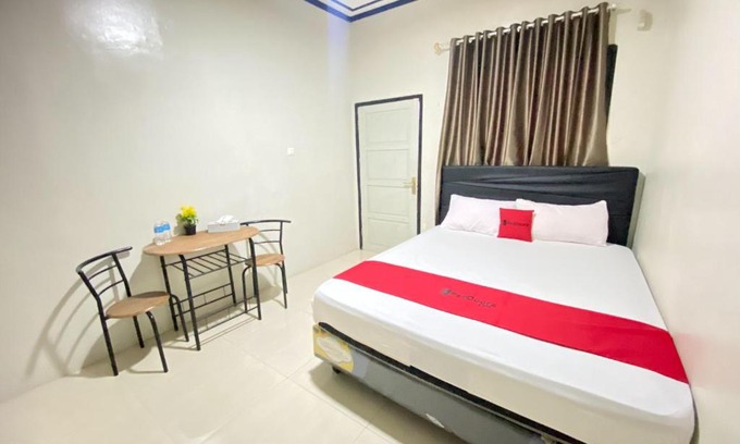 Palu Hotel | RedDoorz @ Porodisa Homestay Palu